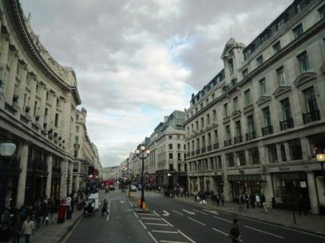 ヨーロッパに来たな〜って思わせてくれる建物だなぁ。