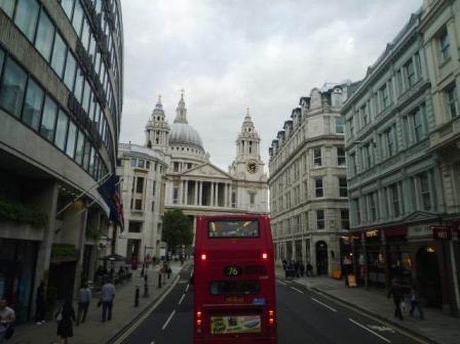 ダブルデッカーと洋風の建物がマッチ。<br />ＴＨＥロンドン！って感じ。
