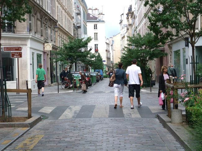 ロジエ通りへ出る。<br />ここは再開発されている。<br />