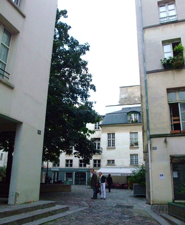 マジック美術館の横からサンポールビレジと呼ばれる中庭に入る。