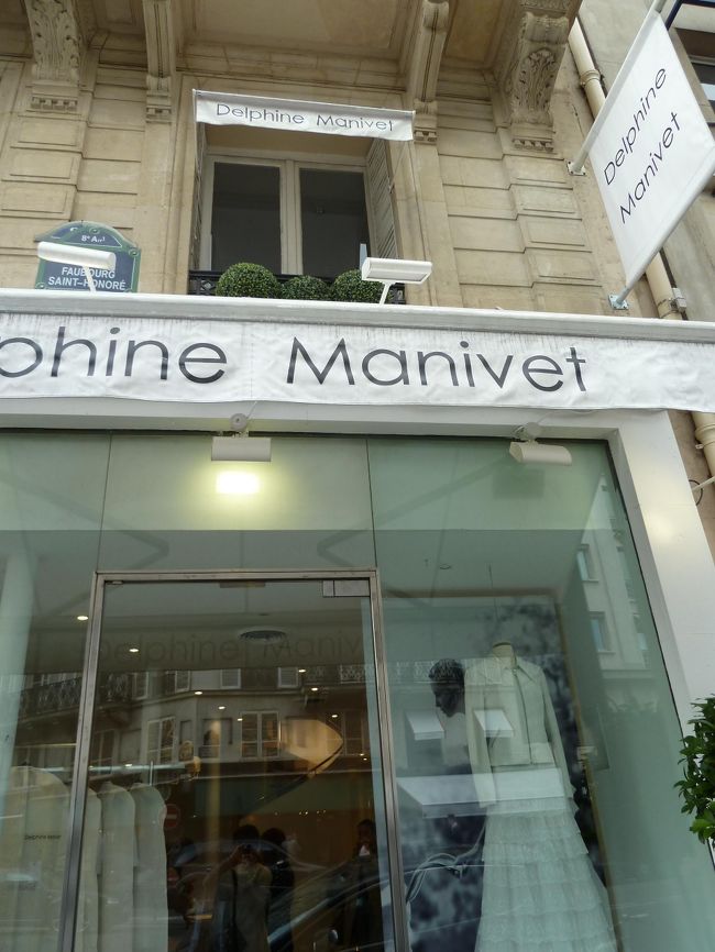 ６月はジューン・ブライドですね。<br />ウエディングドレスをディスプレイしているお店が目立ちました。