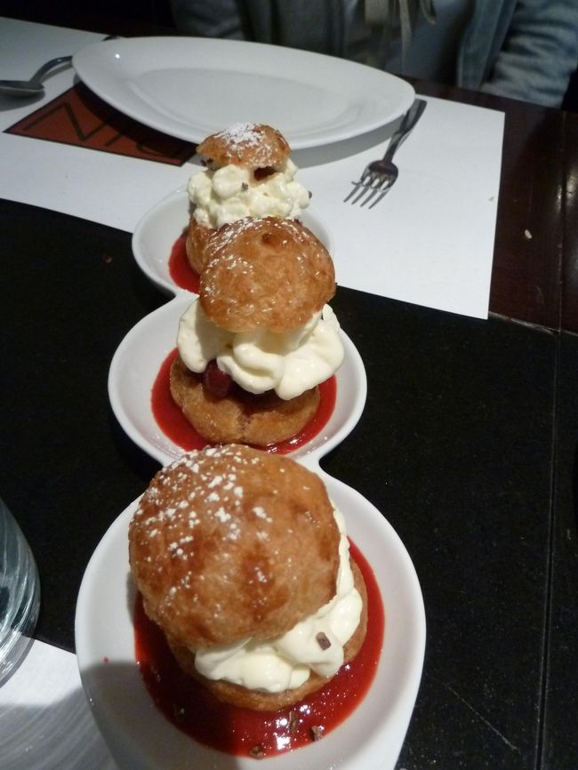 シュークリーム<br /><br />やはり３個