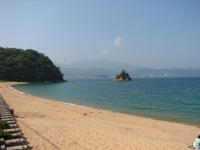 食後に車で、五分ほどの田井海水浴場へ<br />爽やかな風が心地よく眠くなってきます。<br />まだ、海に入るには早いせいか<br />私たちをいれても三組ほどしか人はいません。