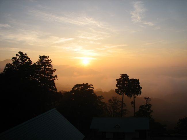 コテ−ジからは、朝日が望めます。