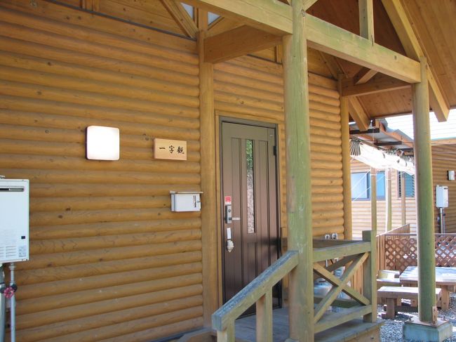 駐車場からは近いのですが、<br />とても急な坂道の上にあります。<br />管理人さんに荷物を運んでいただき<br />助かりました。