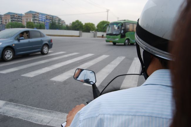 妻の実家から松江新城駅まで義父の運転するバイクに妻と私と3人乗りで出発、もちろんノーヘルヾ(ｰｰ )
