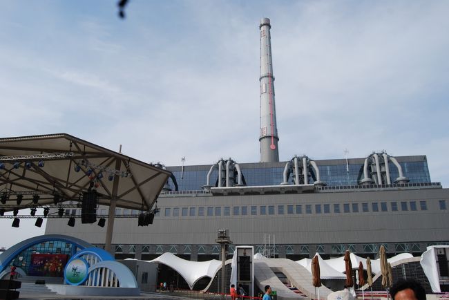 黄浦江北側戻って、これが朝予約券取った所・・・建物は立派ですが中身は・・・┐('д')┌ 予約券無しでもばんばん入れるし。