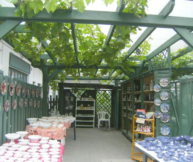 ぶどう棚の土産物屋