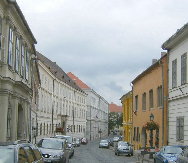 似た様な街並だが、ちょっと違うので、つい、シャッタ−を押してしまう