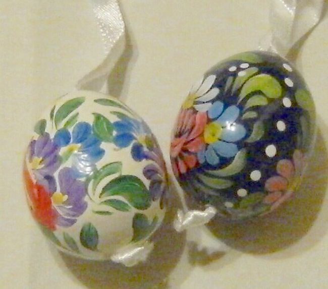 ハンガリ−通貨。これを買い、HUF1000支払い、残りHUF10は募金箱。実は何を勘違いしたのか、ハンガリ−通貨を残したくない意識が先行し過ぎ、ブダペスト４泊５日、宿泊費を除き、一万円で過ごしました。足りる訳が無い。何故ならウィ−ンとブラティスラヴァ７泊７日を37000円程で暮していてもカツカツだったのだから。でもこちらはユ−ロと言う事もあり、結局、幾らか残ってしまった。