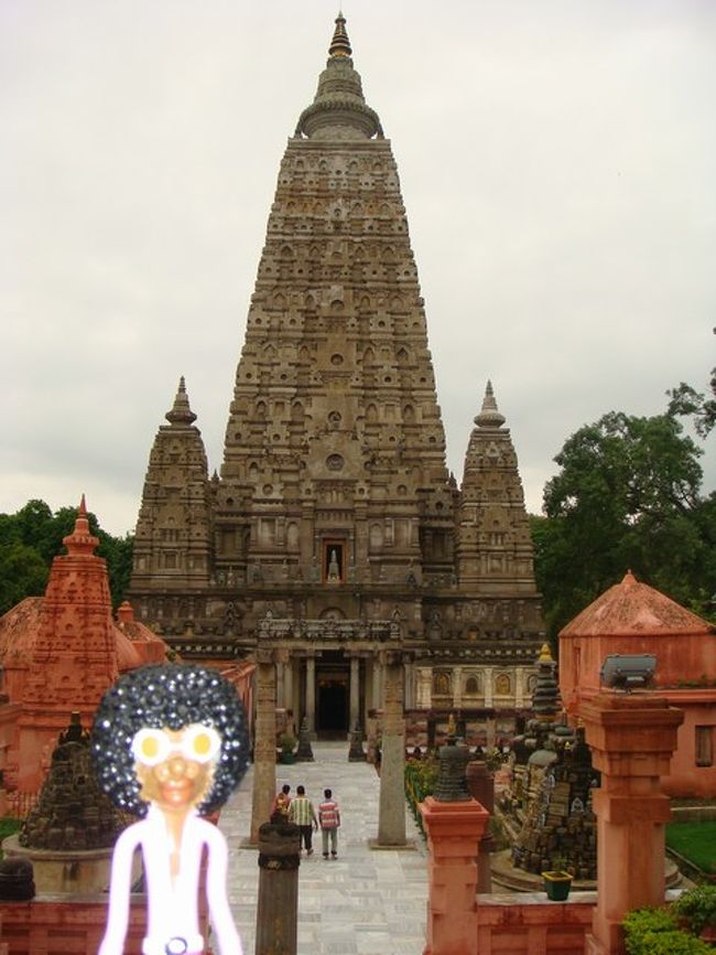 マハーボーディー寺院の前にて。