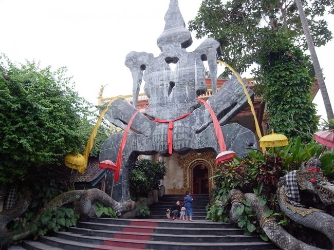 閉館ぎりぎりでしたが、ブランコミュージアムです。<br />写真みると偏屈そうなおじさんなんですが、その作品はちょーセンスいいし、かわいいんです。<br />額縁から細部までほんとおしゃれで、どちらかというとアートに無頓着な私ですが、これは好き。<br />あのマイケルジャクソンもファンだったみたいですよ。<br />