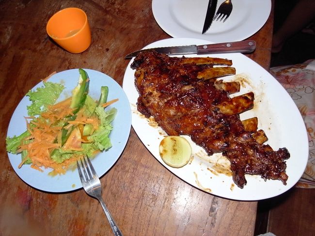 まいう〜〜〜☆☆☆☆☆<br />完全にアメリカンでした。<br />期待値の低かった私たちは１人前しか頼んでなくって、二人で分けっこして食べましたが、このボリュームにも関わらず、絶対１人１人前食べれた自信があります。<br /><br />日本でこの味食べさせてくれる店、知りたいー！<br /><br />不思議なことにまたトイレに行きたくなって。<br />しょうがないけど、ここのトイレは正直キツかった。<br />洋式トイレなのに何故一段高くする？足届かないんだけど、前向きでするってこと？？？