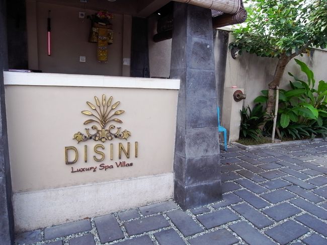 あとはまっすぐホテルを目指し、ヴィラへの期待が高まります。<br />街中は平日の昼間なのに渋滞気味で、結局ホテルに到着したのは３時ごろになっちゃいました。<br /><br />