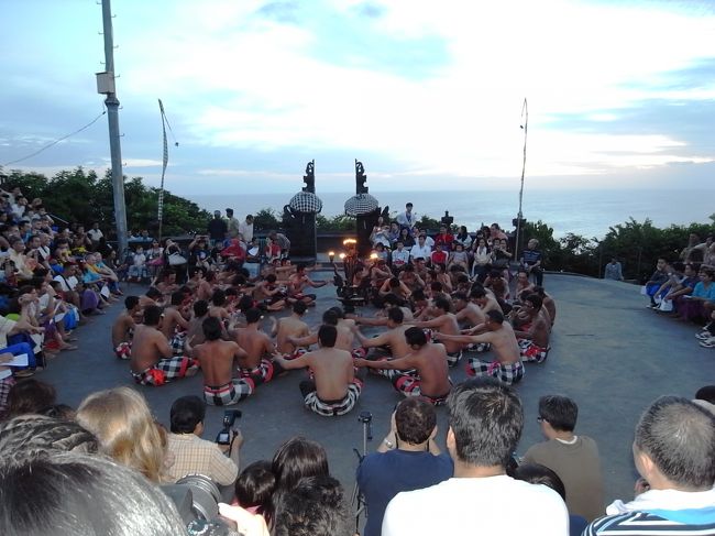 日が沈みかけて、始まりました。<br />チャッチャッチャッ♪<br /><br />ゾクゾクします！面白ーい。<br />