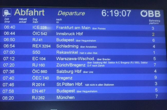 ブダペストへはウィーン西駅から<br />切符は前日に買っておいた。<br />往復で72ユーロと高め<br /><br />6:50発に乗車