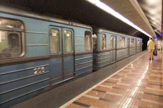 地下鉄。<br />ボロイ。東欧の香りがする