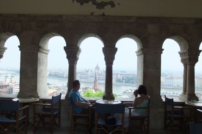 マーチャーシュ教会の方まで歩く