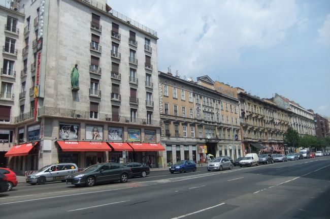 これ以上することがないのでkeleti stationまで街歩きしながら戻る