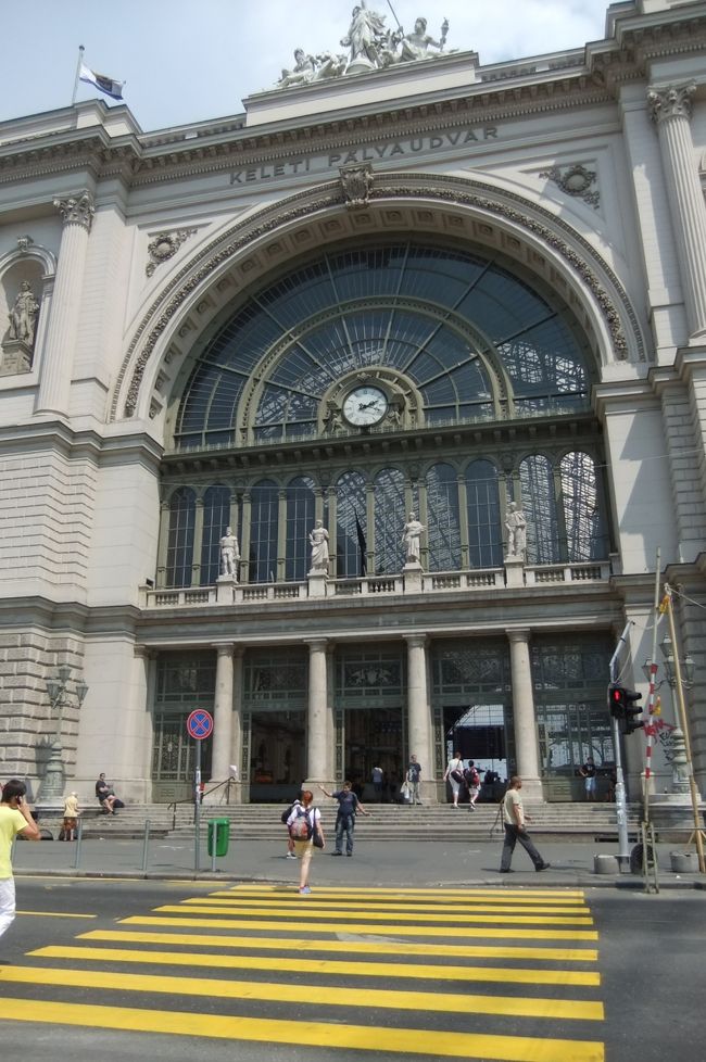 余った金はまたレートの悪い駅内の両替でチェンジ<br />3000フォリントしか使わなかった