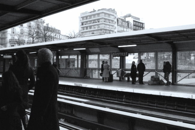 バスティーユのマルシェで買い物をした後はラスパイユのマルシェへとマルシェのハシゴ。<br />ラスパイユのマルシェは日曜日にはBIOマルシェ開催になるので、やはり日程に日曜日は外せない。<br />モノプリやラファイエットやボンマルシェなど日曜CLOSEなので、デメリットな部分も少なくはないのだけど、フランス全土から選りすぐりのオーガニック特産品が集まるラスパイユのビオ・マルシェはワタシ的に絶対に外せないのです。<br />…ということで、お土産を買いすぎて皆ほぼ両手が塞がっていたので写真はありません（汗）<br />※過去の旅行記にあるかと…。