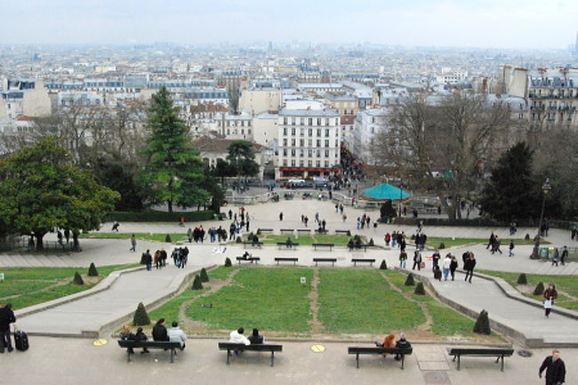 モンマルトルの丘から真下を見下ろす。