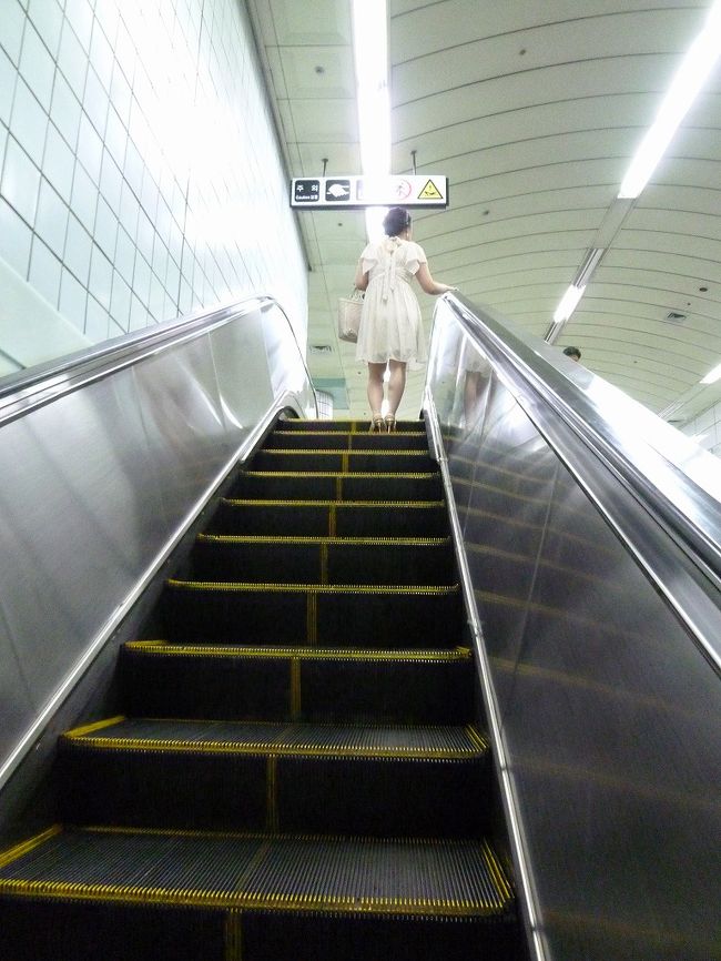 ソウルの地下鉄、汝矣ナル駅エスカレーター。