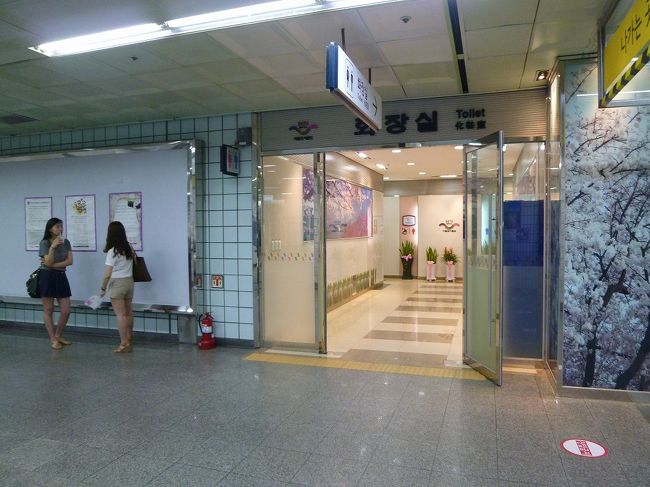 ソウルの地下鉄、汝矣ナル駅構内。 