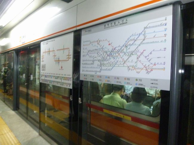 ソウルの地下鉄。景福宮駅ホーム。