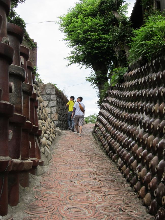 道の両側に土管が。