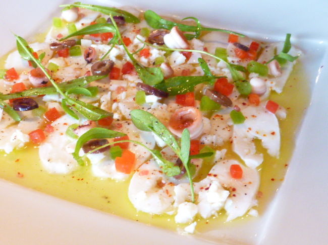 タコのカルパッチョ<br /><br />そういや、六本木ヒルズのも行ったことがあるけど、<br />こちらの方がかなり凝った料理が出てきました。<br />ポーションはすごく少なめ。<br />おつまみ感覚ってかんじ。<br />