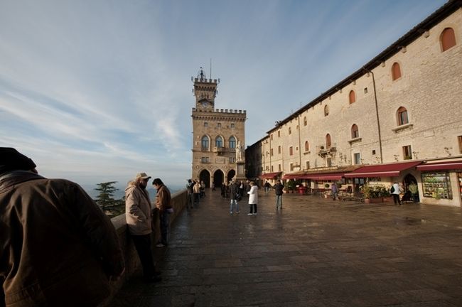 この近くにインフォメーションがあり、地図なんかをGet。ちなみにビザとスタンプもここでもらえます。ただじゃないでしょ。