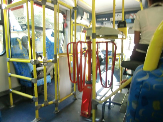 荷物を取りにコパカパーナまで戻ります。<br />バスにしよっと。