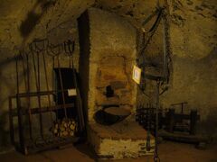 そして、黄金小路の突き当りにあったダリボルカ。 
中世で牢獄として使われていた場所らしく、拷問器具らしき展示がたくさん。

雰囲気が一気に変わりました。
