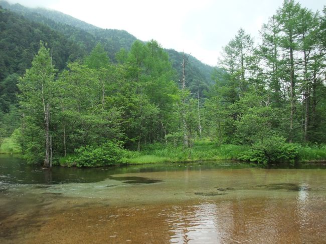 水の透明感と赤土が心を落ち着かせてくれます。<br /><br />私は好きだなぁ。
