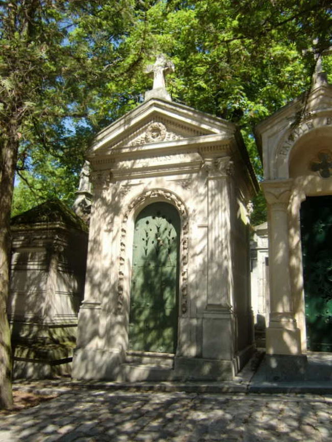 ペール・ラシェーズ墓地。<br />オスマン男爵。ナポレオン３世の第二帝政時代パリ大改造を行った。