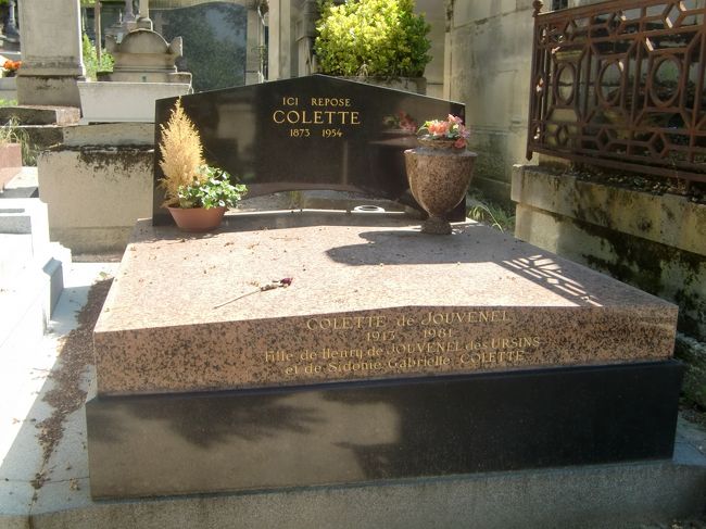 ペール・ラシェーズ墓地。<br />コレット。青い麦の作者。