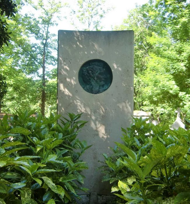 ペール・ラシェーズ墓地。<br />ジネット・ヌヴー。女流ヴァイオリニスト。