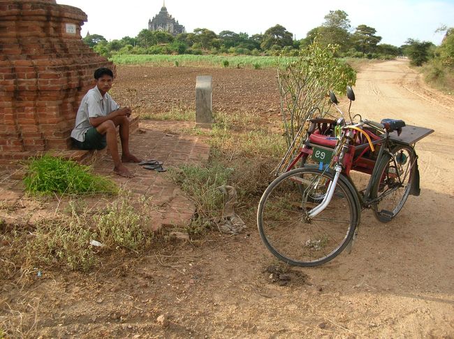 サイカーを利用してサンセットをシュエサンドー・パヤーに見に行く。