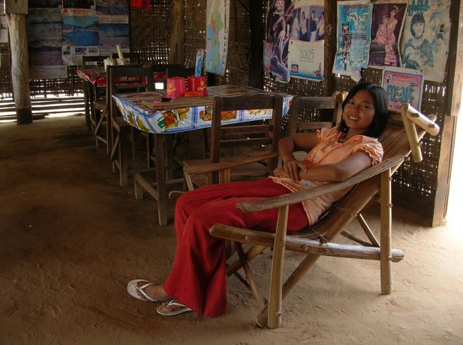 別れる時に写真を送るから住所を教えて、と言ってメモ帳をわたしたら<br />「Min nan thu village Only one cold drink shop」<br />と書いてあった。 