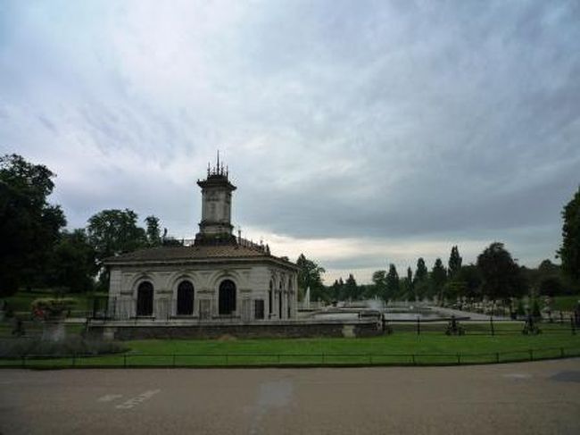 気を取り直して、まずはケンジントン・ガーデンズへ。<br />