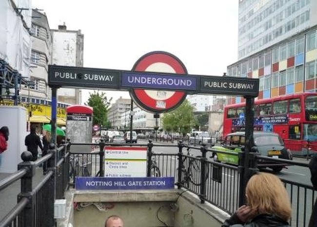 ノッティグヒル・ヒル・ゲート駅到着！