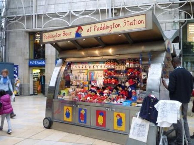 時間に限りがありまーす・・・<br />パディントン駅に戻り、荷物をピックアップし移動！<br />ユーロスターに乗るべく、セントパンクラス駅へ。<br /><br />ロンドンの地下鉄って、ホント止まってる線が多い。。<br />重い荷物持って駅構内をうろうろ・・・<br />写真はないんだけど・・・まぁ、おもしろい光景が見れたから良しとするかね（笑）<br /><br />名物！？パディントンベアちゃん。