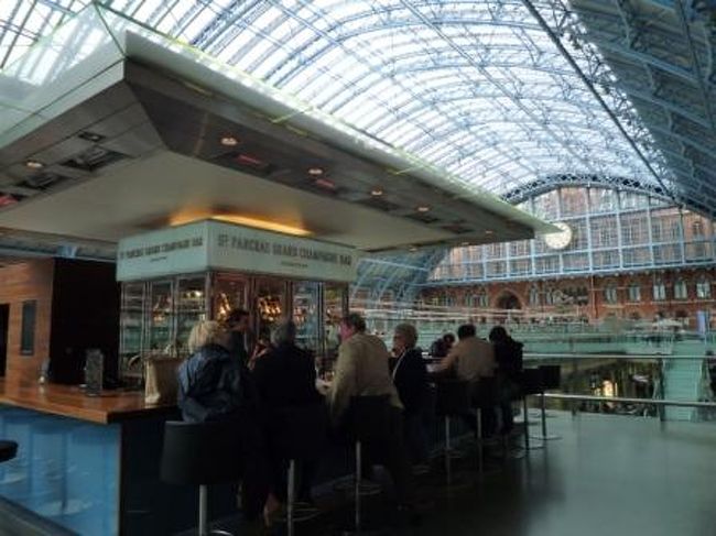 世界最大らしいシャンパンバー。<br />時間があれば、１杯いきたいとこだけど、、我慢。