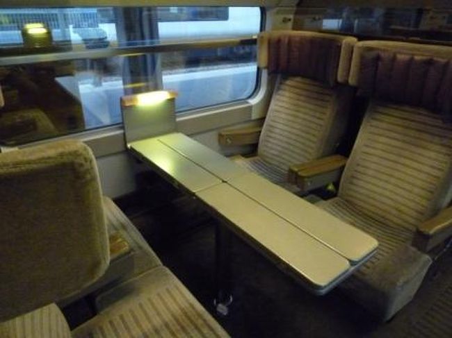 ３人だから、ちゃんとＢＯＸシート確保！