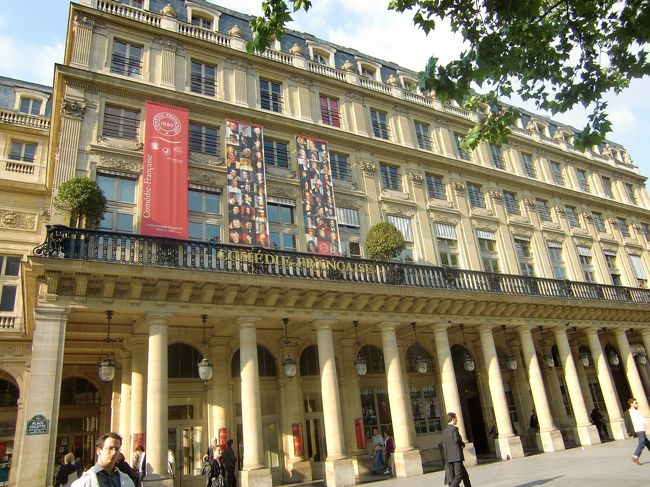 コメディー・フランセーズ。モリエール、ラシーヌなどフランス古典演劇の殿堂。パレロワイヤルの一部。１７９０年築。<br />ジャン・ルイ・バローもここの座員だった。