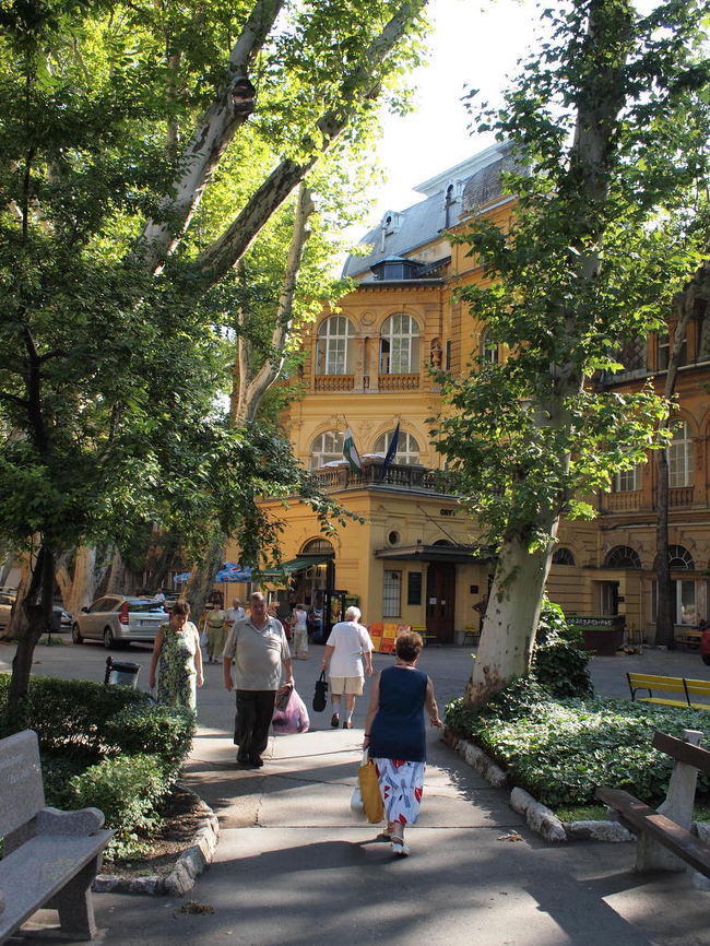 更に奥に進んでいくと、ありました。チケット売り場。