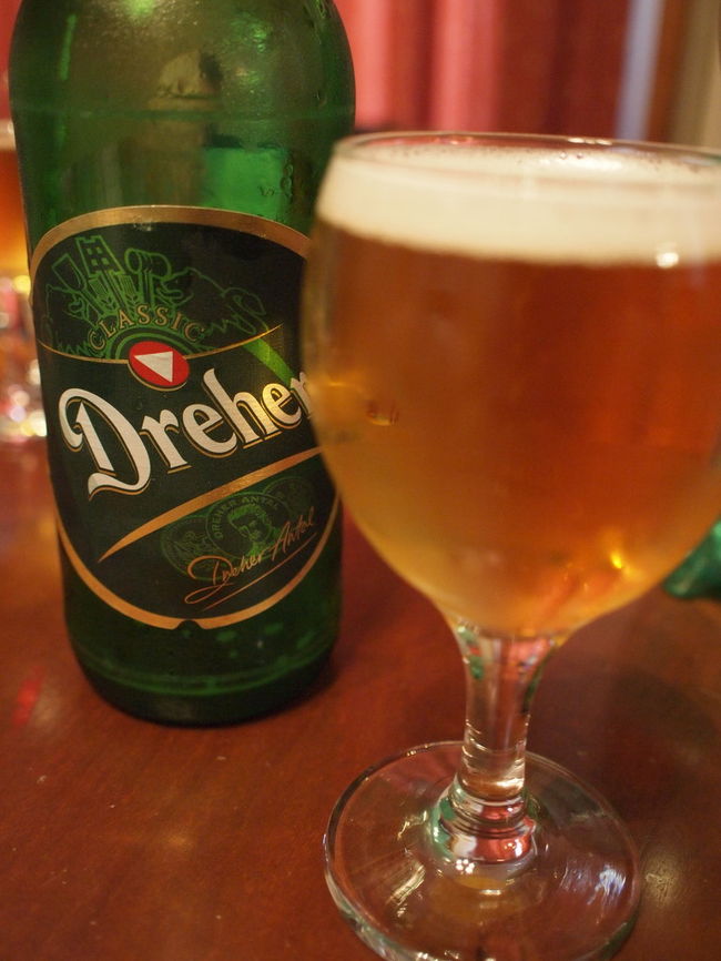 ホテルに戻ってチェックアウト。<br />ゲッレールトは設備こそ古めかしい感じでしたが、清潔に保たれているし従業員さんの対応もよく、<br />大変気持ちよく過ごせました。<br /><br />最後に残っていたビールもここでいただいてしまいます。