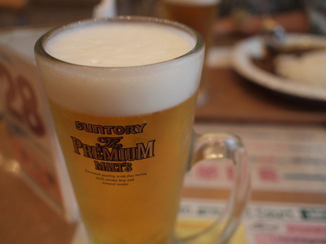 長い旅でしたが、無事に帰ってくることが出来ました。…というよりも、帰ってきてしまいました。<br /><br /><br />空港内のレストランで早速プレミアムモルツを。<br />…む。何だか苦くてエグい…。<br />どうやら向こうの爽やか系ビールに舌が慣れ過ぎてしまったようです…。<br />うーん、もう一度あのビールを飲みに行きたい！<br /><br /><br /><br />【チェコ・ハンガリー旅行記/完】