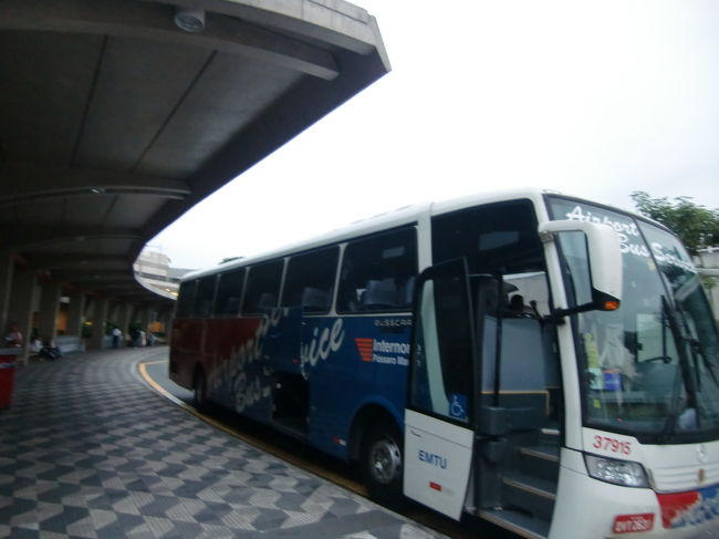 コンゴニャス空港につきました。<br />荷物出てくるのに10分。<br /><br /><br />ちなみに、日本人の女の子が３人同じ便にいました。明らかに英語できなさそうで、話しかけよっかな〜なんてバカ考えてたけど、結局だめだった。笑<br /><br /><br />コンゴニャスに迎えが来てたので、おそらくツアーでしょうね。<br />エコノミークラスでも30万位するツアーに大学生で参加できるなんてすごいな〜<br /><br />